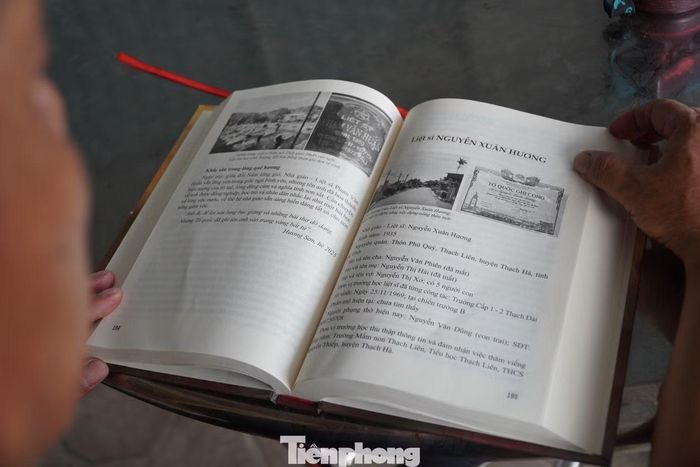 Suốt nhiều năm qua, gia đình tìm mọi cách để tìm thông tin về người chồng, người cha liệt sĩ.