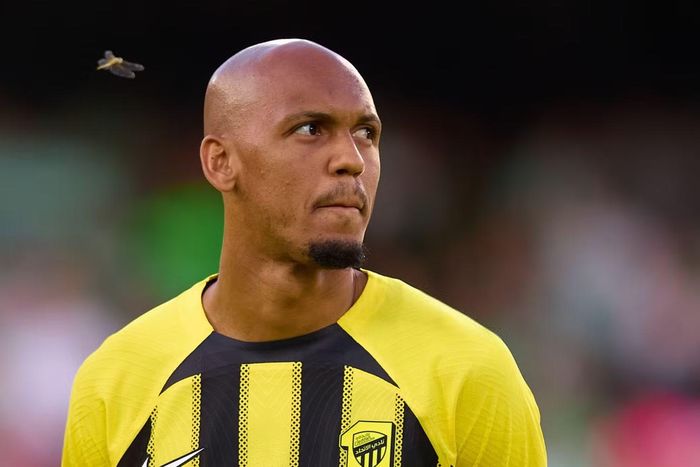Fabinho: Fabinho hết hạn hợp đồng tại CLB Al-Ittihad. Ngay sau chiến dịch World Cup 2026, cựu sao Liverpool ráo riết tìm bến đỗ mới. Nguyện vọng của Fabinho là trở lại châu Âu thi đấu ở một môi trường đỉnh cao, nhưng không dễ để điều này xảy ra.