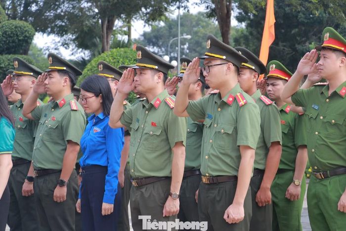  Tuổi trẻ Tây Ninh và tuổi trẻ Công an nhân dân thực hiện chuỗi hoạt động tri ân, an sinh xã hội trên địa bàn tỉnh. 