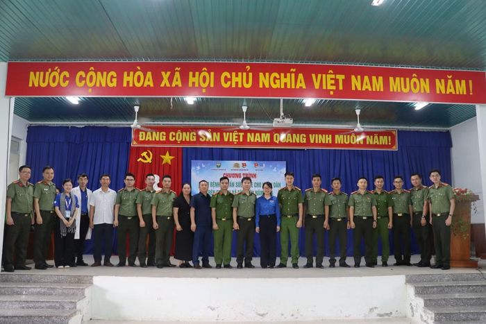  Chuỗi hoạt động góp phần lan tỏa đạo lý "Uống nước nhớ nguồn", phát huy tinh thần xung kích, tình nguyện của tuổi trẻ trong các hoạt động đền ơn đáp nghĩa và chăm lo an sinh xã hội trên địa bàn tỉnh Tây Ninh. 