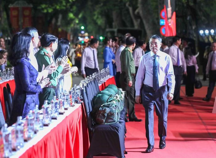 Thủ tướng Chính phủ Lê Minh Hưng dự điểm cầu truyền hình Sao sáng dẫn đường tại Hà Nội. Ảnh: Minh Châu.