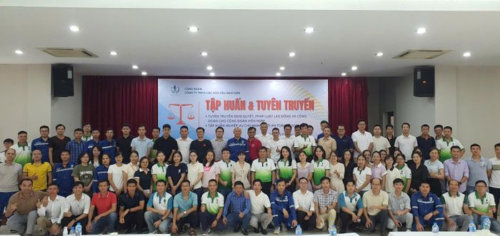 Các đại biểu tham dự chương trình.