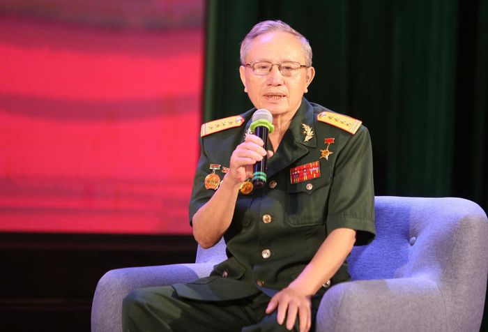 Điểm nhấn của hội nghị là chương trình giao lưu xúc động giữa thế hệ trẻ và các nhân chứng lịch sử.