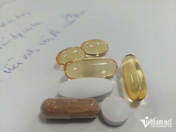 Nhiều người lạm dụng thực phẩm chức năng trong đó bổ sung canxi vô tội vạ. Ảnh: N.Huyền