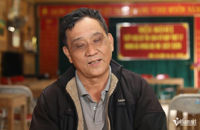 Bí thư Chi bộ bản Lạ, ông Lô Văn Chinh, kể về những lần pho tượng bị kẻ gian đánh cắp. Ảnh: Đ.H