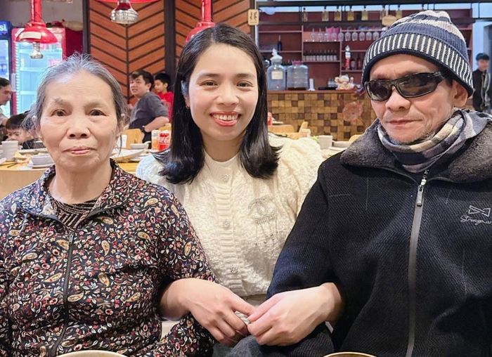 Chị Dung hạnh phúc, tự hào khi cùng các anh em trong gia đình hoàn thành tâm nguyện của bố mẹ