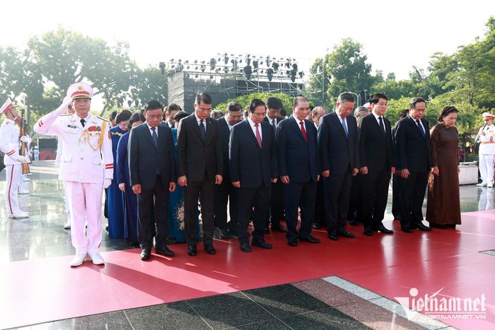 Lãnh đạo, nguyên lãnh đạo Đảng, Nhà nước tưởng niệm các Anh hùng liệt sĩ