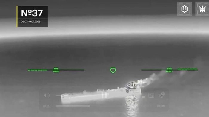UAV Ukraine tấn công một tàu chở dầu của Nga ở Biển Đen. Ảnh: Kyiv Post