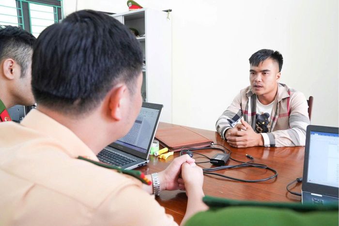 Cơ quan công an làm việc với Bùi Văn Bảo. Ảnh: CACC