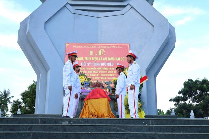 Sau hơn 55 năm, hài cốt liệt sĩ Trịnh Đức Diệu đã được gia đình, đồng đội cùng các cấp, ngành tìm kiếm, quy tập và đưa về an táng tại quê hương