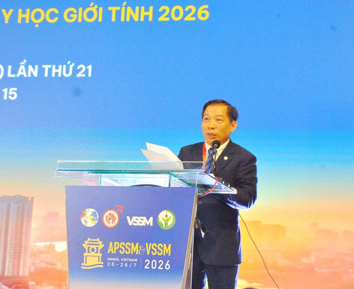 PGS.TS Nguyễn Quang - Giám đốc Trung tâm Nam học (Bệnh viện Hữu nghị Việt Đức), Chủ tịch Hội Y học giới tính Việt Nam phát biểu tại Đại hội (Ảnh: BTC)
