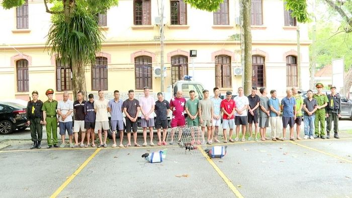  Nhóm đối tượng đánh bạc bị bắt giữ tại cơ quan Công an.