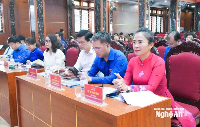 Các đồng chí lãnh đạo Trung ương Đoàn và tỉnh Nghệ An tham dự hội nghị. Ảnh: Mai Hoa