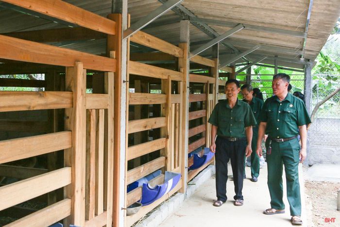 Với vai trò Chi hội trưởng Chi hội CCB thôn 8 (nay là thôn Đồng Khánh, xã Sơn Giang), ông Nguyễn Thế Khoa luôn tận tâm với phong trào hội, tích cực hỗ trợ các CCB và người dân khó khăn trong thôn vươn lên thoát nghèo.