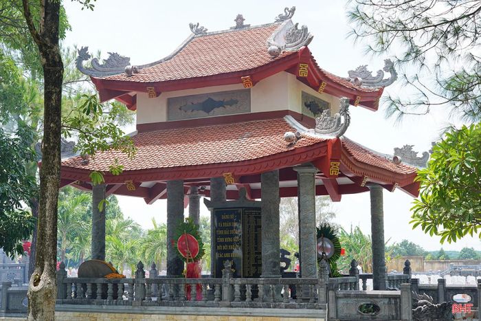 Công trình có quy mô 13 ha, là một trong hai nghĩa trang liệt sĩ quốc gia lớn nhất cả nước. Điểm nhấn của nghĩa trang là tượng đài chiến thắng và khu hành lễ với nhà tưởng niệm, 3 bức phù điêu cùng 4 cụm tượng, tái hiện tinh thần chiến đấu kiên cường, sự đoàn kết giữa quân và dân Việt Nam cũng như tình hữu nghị chiến đấu Việt Nam - Lào.
