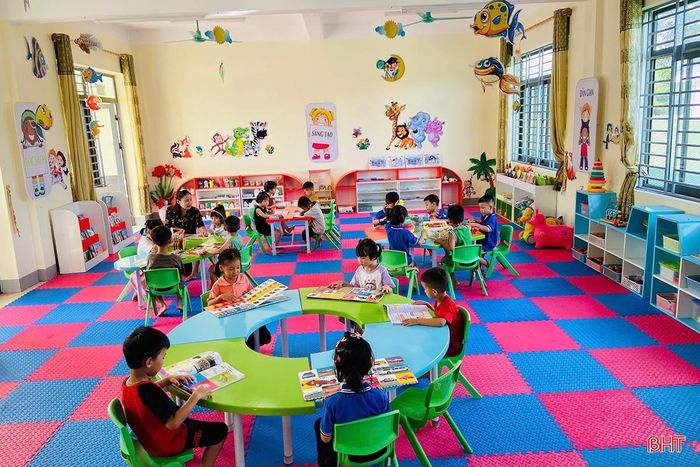 Sau sáp nhập, việc bố trí cán bộ quản lý, giáo viên, nhân viên giữa các trường được điều chỉnh để tránh tình trạng thừa, thiếu cục bộ ở một số vị trí.