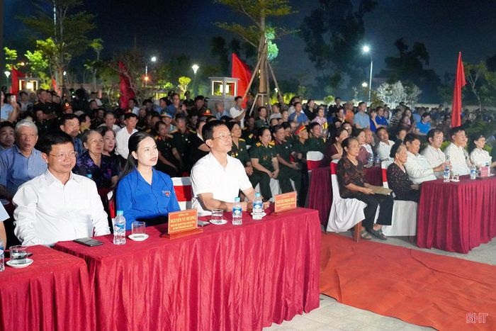 Các đại biểu tham dự chương trình.