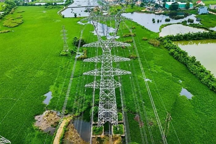 Đường dây 500/220kV Nho Quan-Phủ Lý-Thường Tín đóng điện thành công giúp tăng cường đảm bảo điện cho Thủ đô Hà Nội, tỉnh Ninh Bình và các tỉnh lân cận. (Nguồn: TTXVN)