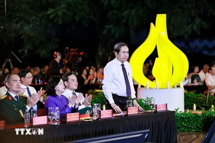 Chủ tịch Quốc hội Trần Thanh Mẫn và đại biểu dự Chương trình cầu truyền hình tại Công viên Lê Thị Riêng, Thành phố Hồ Chí Minh. (Ảnh: Doãn Tấn/TTXVN)