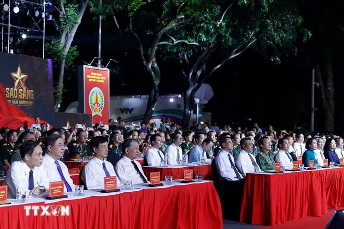 Tổng Bí thư, Chủ tịch nước Tô Lâm, Thủ tướng Lê Minh Hưng và các đại biểu dự tại điểm cầu Hà Nội. (Ảnh: Thống Nhất/TTXVN)