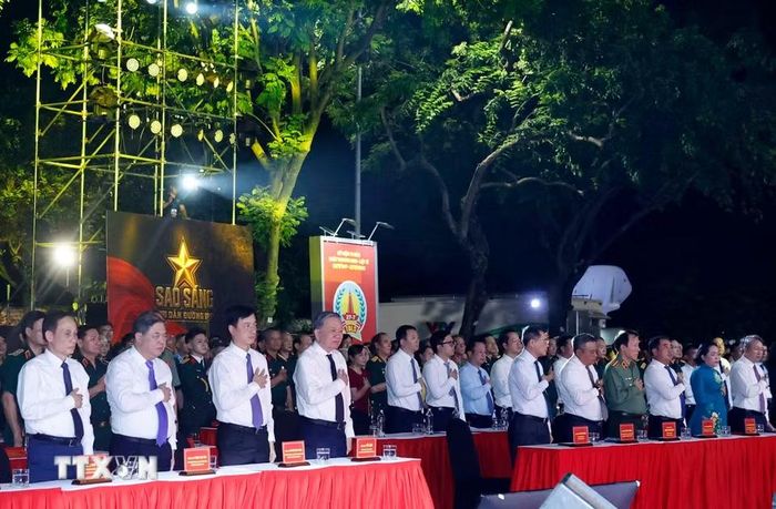 Tổng Bí thư, Chủ tịch nước Tô Lâm, Thủ tướng Lê Minh Hưng và các đại biểu tại điểm cầu Hà Nội. (Ảnh: Thống Nhất/TTXVN)