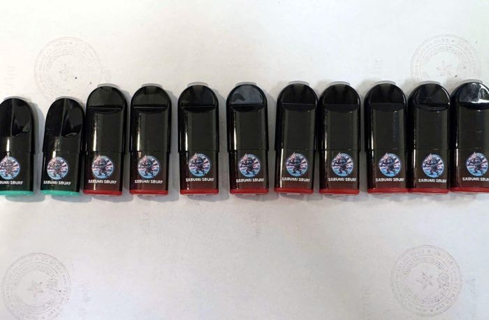 Tang vật đầu pod chứa Etomidate với thiết kế nhỏ gọn, dễ mang theo và dễ cất giấu.