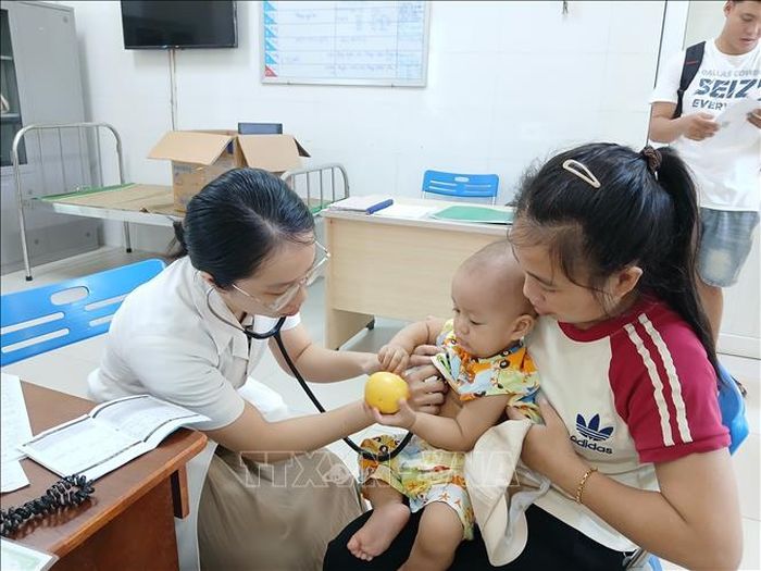 Trẻ em dưới 6 tuổi chưa đi học được khám sức và tầm soát sức khỏe miễn phí ngay tại địa phương.