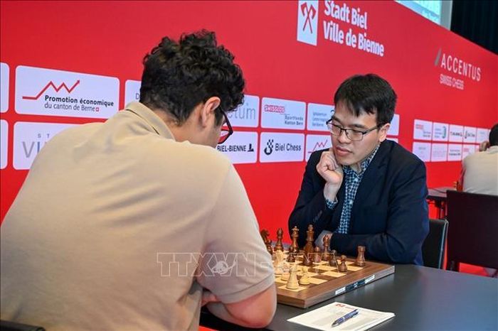 Đại kiện tướng Lê Quang Liêm thi đấu tại Lễ hội Cờ vua Quốc tế Biel lần thứ 59. Ảnh: TTXVN phát