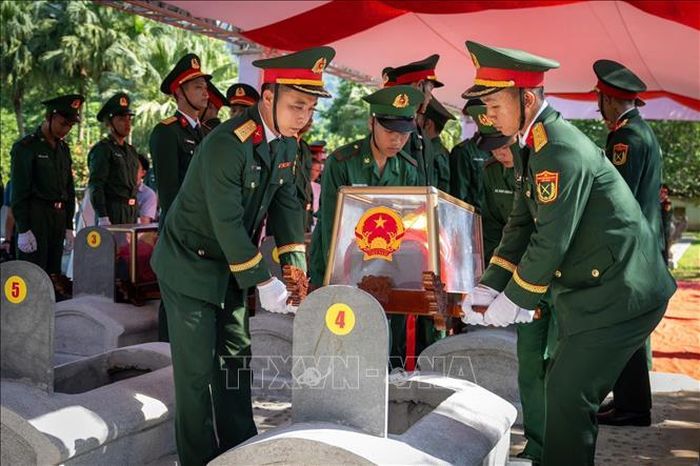 19 hài cốt liệt sĩ được quy tập lần này do Đội quy tập Bộ CHQS tỉnh Thanh Hóa tìm kiếm, cất bốc trong mùa khô 2025 - 2026 tại tỉnh Hủa Phăn (Lào). Ảnh: TTXVN phát