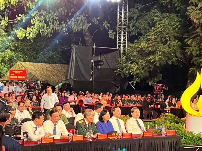 Chương trình có sự tham dự của Chủ tịch Quốc hội Trần Thanh Mẫn cùng các lãnh đạo Trung ương và lãnh đạo TP Hồ Chí Minh.