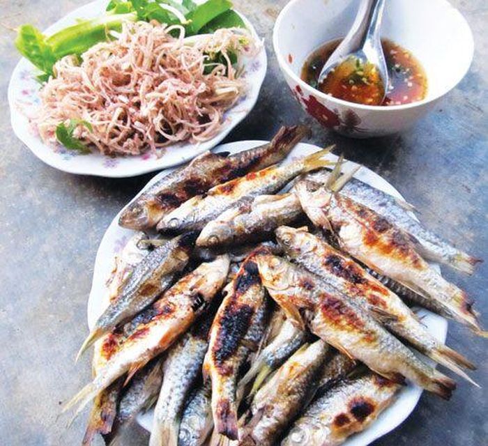 Cá lúi với vị ngon lạ trở thành đặc sản ai cũng muốn nếm thử.