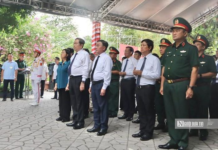 Phía Quân khu 7 có Trung tướng Lê Xuân Thế, Tư lệnh quân khu; Bộ Tư lệnh Tp.HCM có Thiếu tướng Vũ Văn Điền, Tư lệnh Bộ Tư lệnh thành phố, Thiếu tướng Nguyễn Thành Trung, Chính ủy Bộ Tư lệnh thành phố. Phía Tp.HCM có sự tham dự của ông Võ Văn Minh, Ủy viên Trung ương Đảng, Phó bí thư Thành ủy, Chủ tịch HĐND thành phố; ông Nguyễn Mạnh Cường, Ủy viên dự khuyết Trung ương Đảng, Phó chủ tịch UBND thành phố, Trưởng Ban Chỉ đạo 515 thành phố.