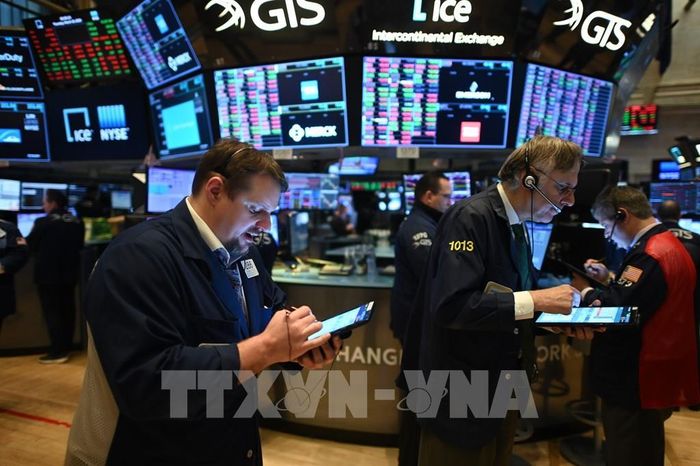 Giao dịch viên tại Sàn giao dịch chứng khoán New York, Mỹ. Ảnh: AFP/TTXVN 