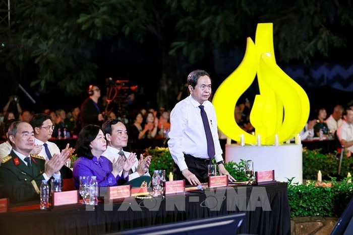 Chủ tịch Quốc hội Trần Thanh Mẫn và đại biểu dự Chương trình cầu truyền hình tại Công viên Lê Thị Riêng, Thành phố Hồ Chí Minh. Ảnh: Doãn Tấn - TTXVN 