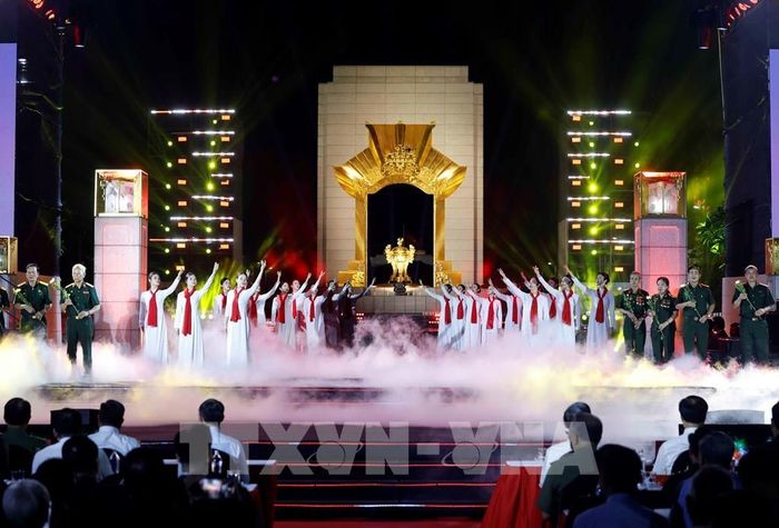 Tiết mục nghệ thuật tại điểm cầu Hà Nội. Ảnh: Thống Nhất - TTXVN 