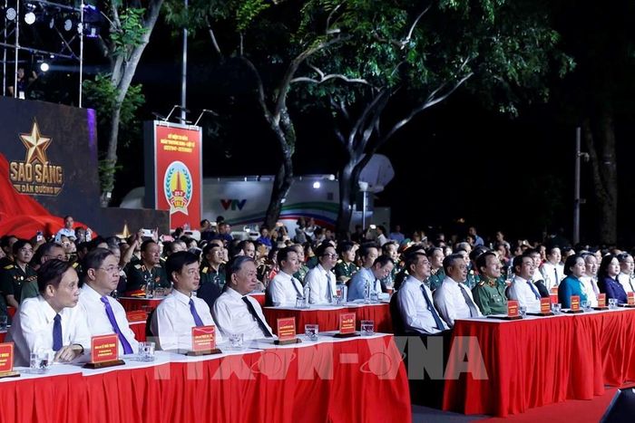 Tổng Bí thư, Chủ tịch nước Tô Lâm, Thủ tướng Lê Minh Hưng và các đại biểu dự tại điểm cầu Hà Nội. Ảnh: Thống Nhất- TTXVN 