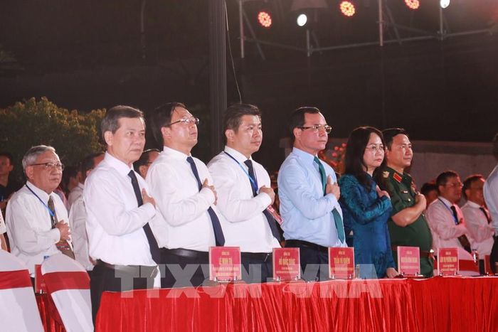 Ủy viên Bộ Chính trị, Bí thư Trung ương Đảng, Trưởng Ban Nội chính Trung ương Lê Minh Trí cùng các đại biểu tham dự chương trình cầu truyền hình. Ảnh: Tường Vi - TTXVN 