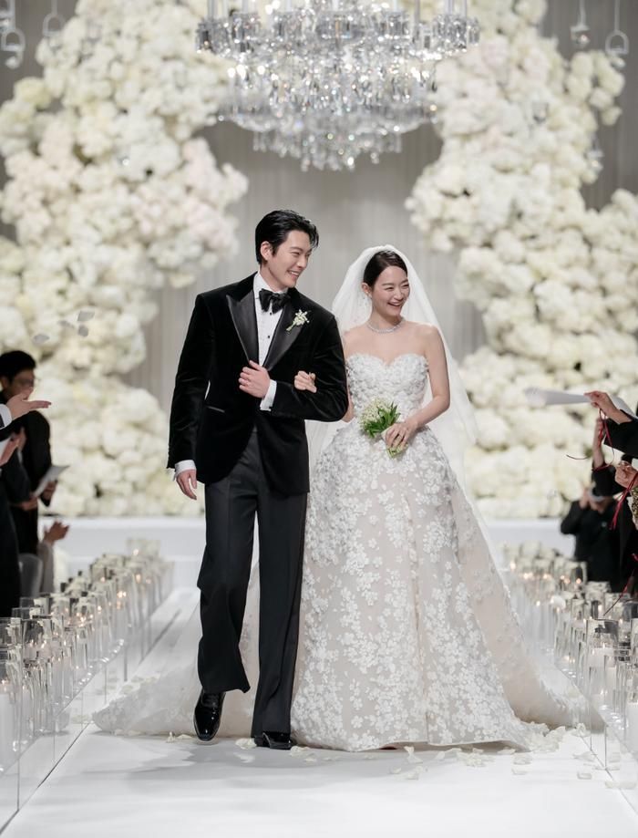 Shin Min Ah - Kim Woo Bin về chung 1 nhà. Ảnh: Naver