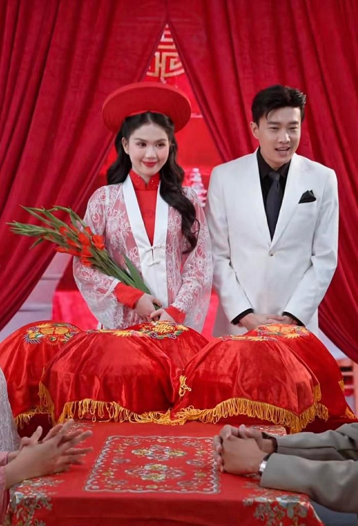 Những hình ảnh mặc trang phục cưới của Ngọc Trinh và Quốc Trường từng tạo nên làn sóng bàn luận trên mạng xã hội. Ảnh: FBNV.