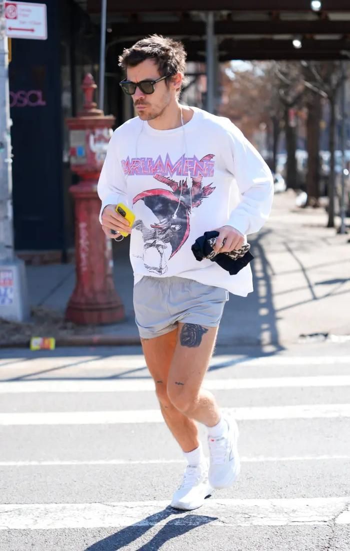 Không ít người đặt câu hỏi liệu Harry Styles có đang làm việc quá sức.
