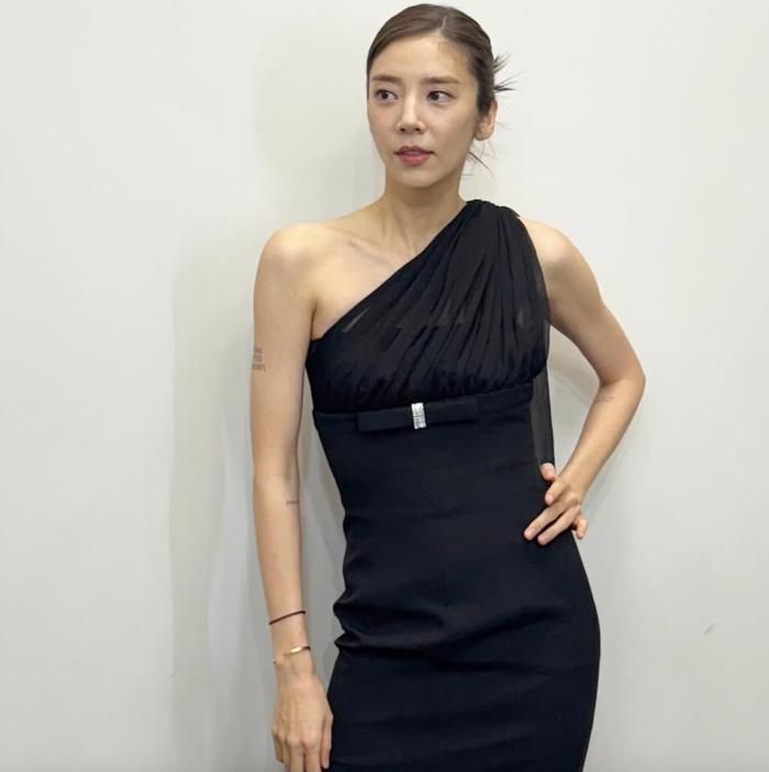 Trước đó, Son Dam Bi đã lên tiếng xin lỗi vì cho con chơi bong bóng xà phòng trong phòng lưu trú.