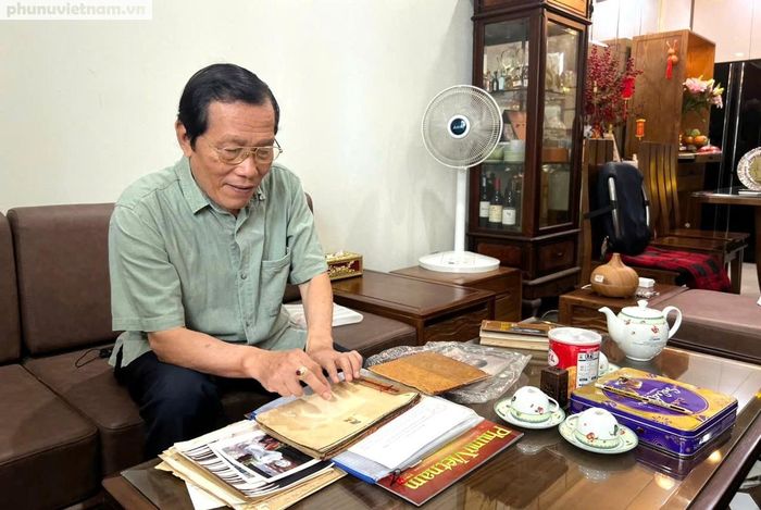 Ông Lê Chí Công - con trai út của Anh hùng, liệt sĩ Lê Thị Riêng - chia sẻ về hình ảnh, bút tích của Anh hùng, liệt sĩ Lê Thị Riêng trong cuốn album mà đối với ông, đó là kỷ vật quan trọng nhất mà mẹ đã để lại.