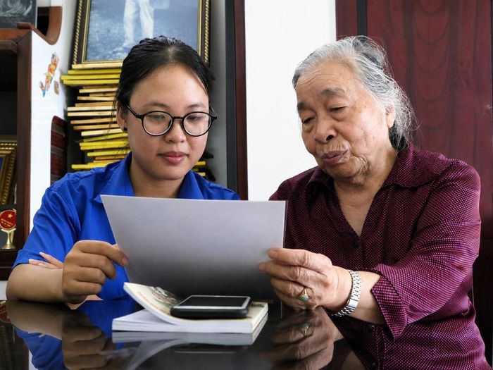 Ở tuổi 85, bà Hồ Thị Kim Thanh vẫn say sưa kể chuyện về chiến tranh, truyền lửa yêu nước và lòng biết ơn cho thế hệ trẻ.