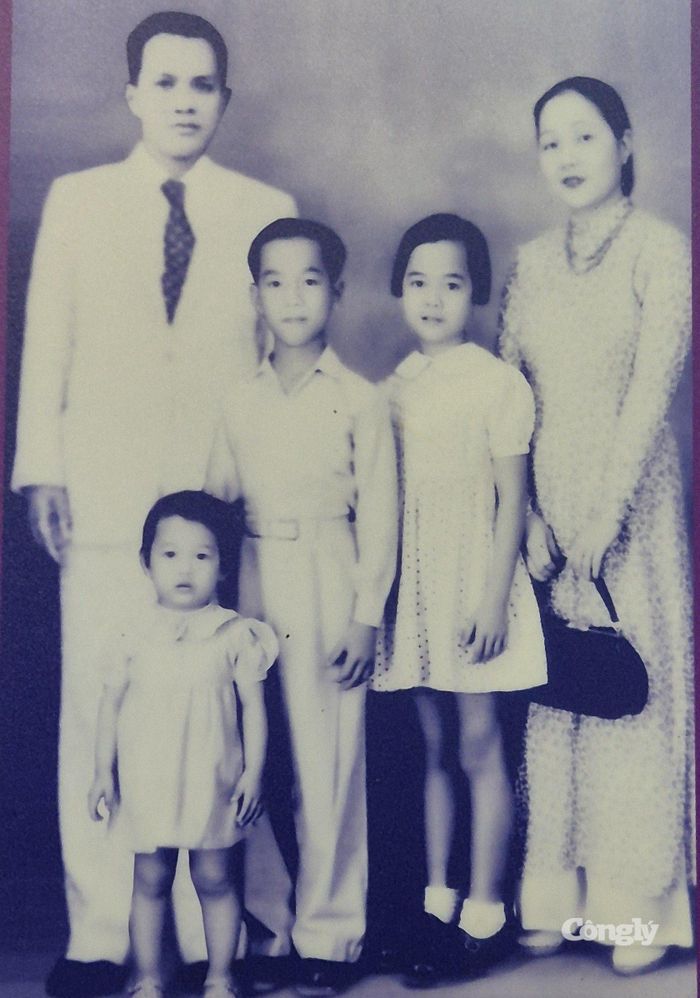 Cuộc đời cách mạng của Luật sư Nguyễn Hữu Thọ chỉ có những ngày tháng yên bình ít ỏi cùng vợ và các con.