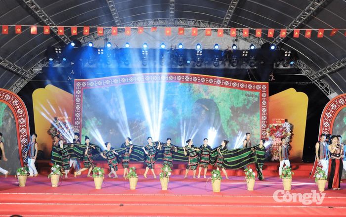 Nhiều tiết mục văn nghệ tại sôi động, ý nghĩa tại chương trình.