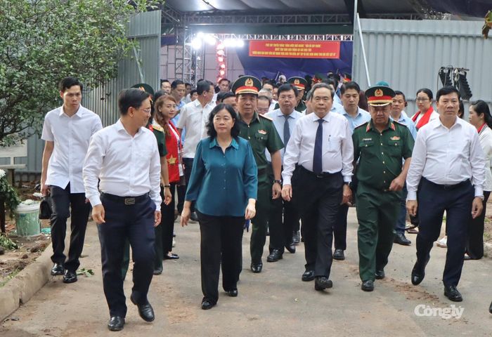 Lãnh đạo Đảng, Nhà nước tại Công viên Lê Thị Riêng chiều 26/7.