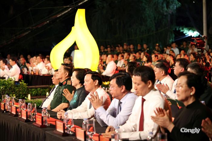 Lãnh đạo các bộ, ngành Trung ương tham dự chương trình.