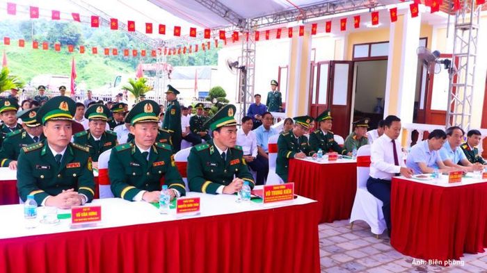 Trung tướng Vũ Trung Kiên, Thiếu tướng Nguyễn Xuân Toàn cùng các đại biểu tại lễ khánh thành.