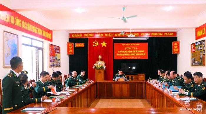 Quang cảnh buổi làm việc tại Đồn Biên phòng Leng Su Sìn, Bộ đội Biên phòng tỉnh Điện Biên.