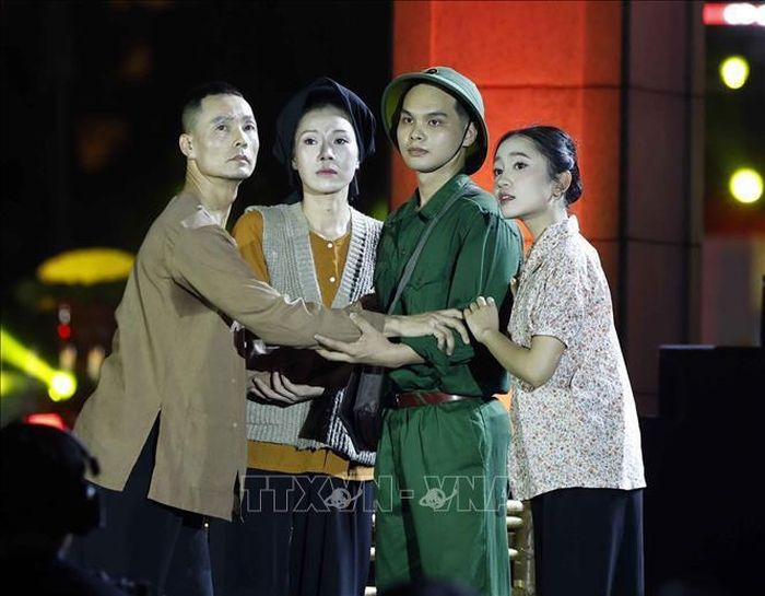 Tiết mục nghệ thuật tại điểm cầu Hà Nội. Ảnh: Thống Nhất/TTXVN 